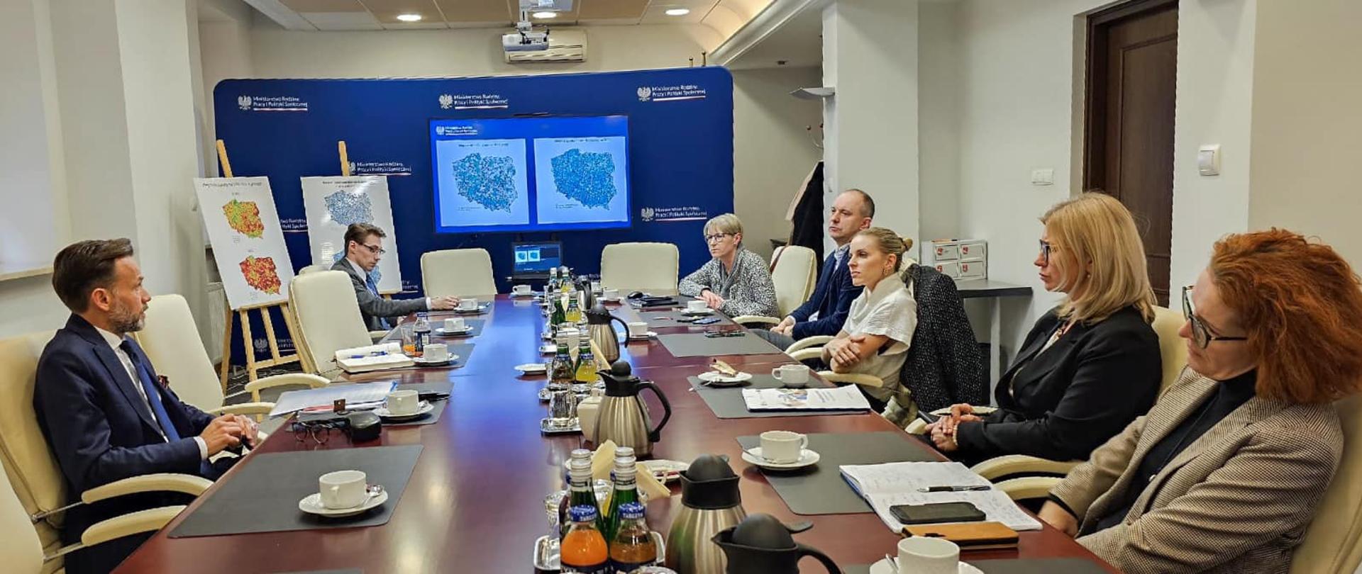 Spotkanie ws. realizacji programu Maluch+ na lata 2022-2029 w województwie podlaskim