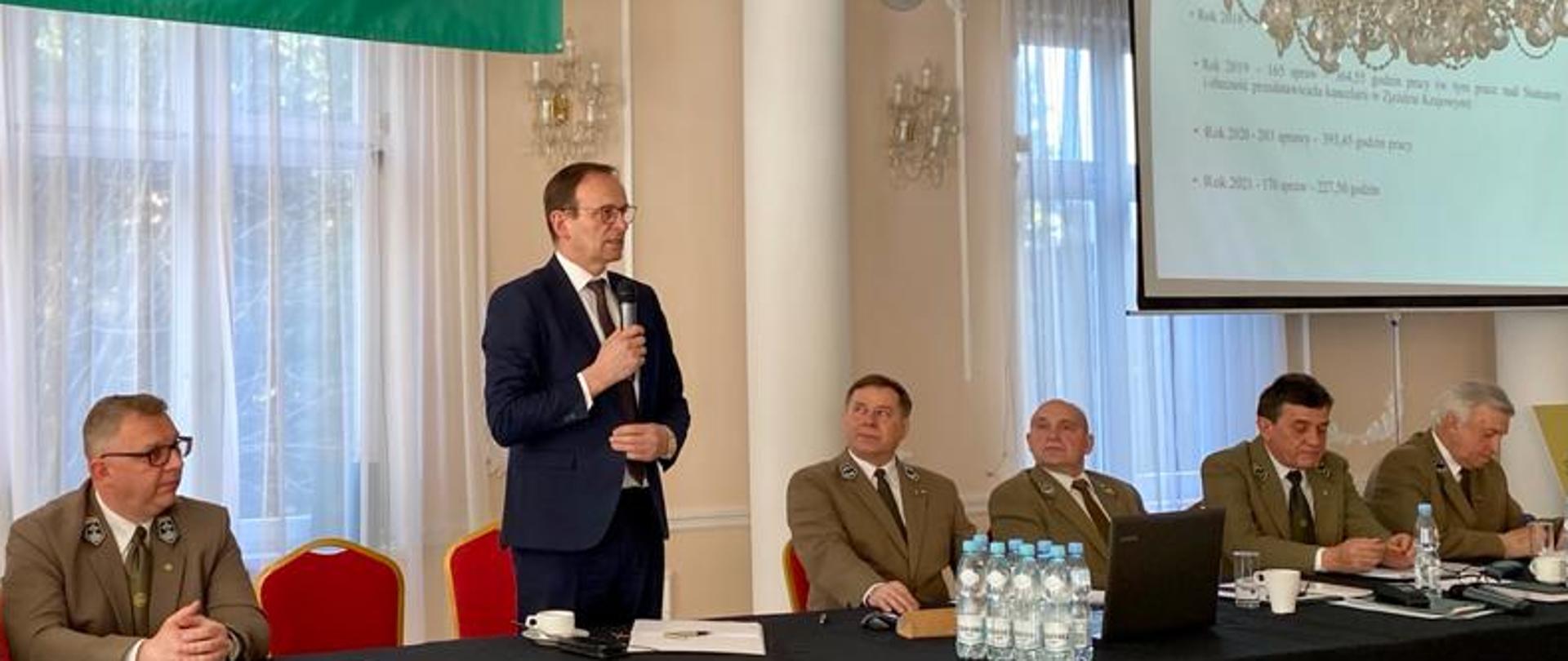 Wiceminister Edward Siarka podczas Zjazdu Krajowego Związku Leśników Polskich w RP