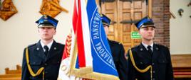 Dzień Strażaka - poczet sztandarowy w kościele