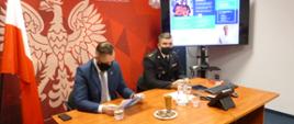Zdjęcie przedstawia Komendanta Miejskiego Państwowej Straży Pożarnej w Świętochłowicach oraz drugiego zastępcę Prezydenta Miasta Świętochłowice.