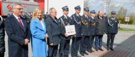 Uroczyste wręczenie promes na samochody dla jednostek OSP