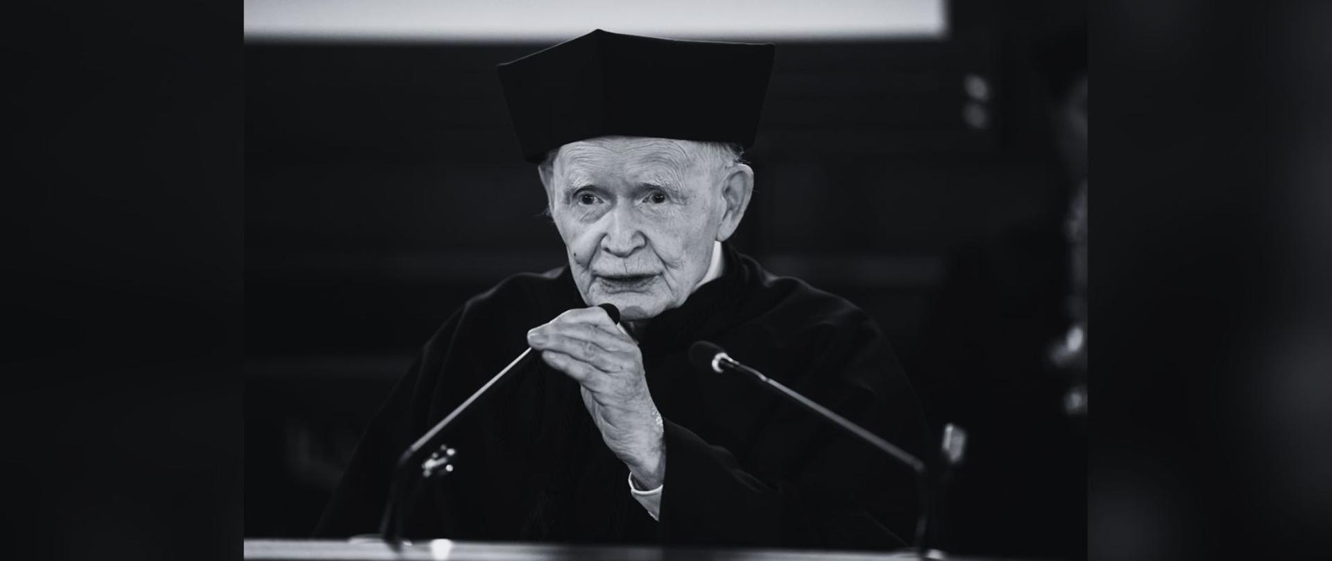 Z wielkim smutkiem i żalem żegnamy Prof. Adama Strzembosza