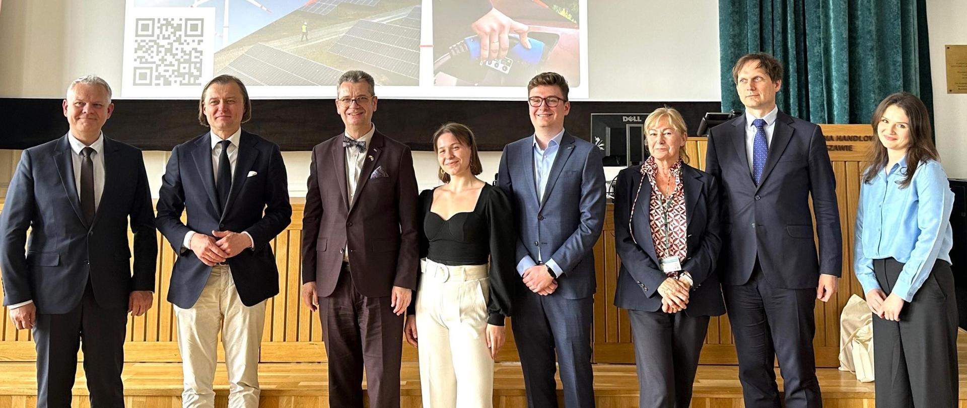 Energy Week 2024: Rozmowy o znaczeniu transformacji energetycznej z udziałem Wojewody Mazowieckiego
