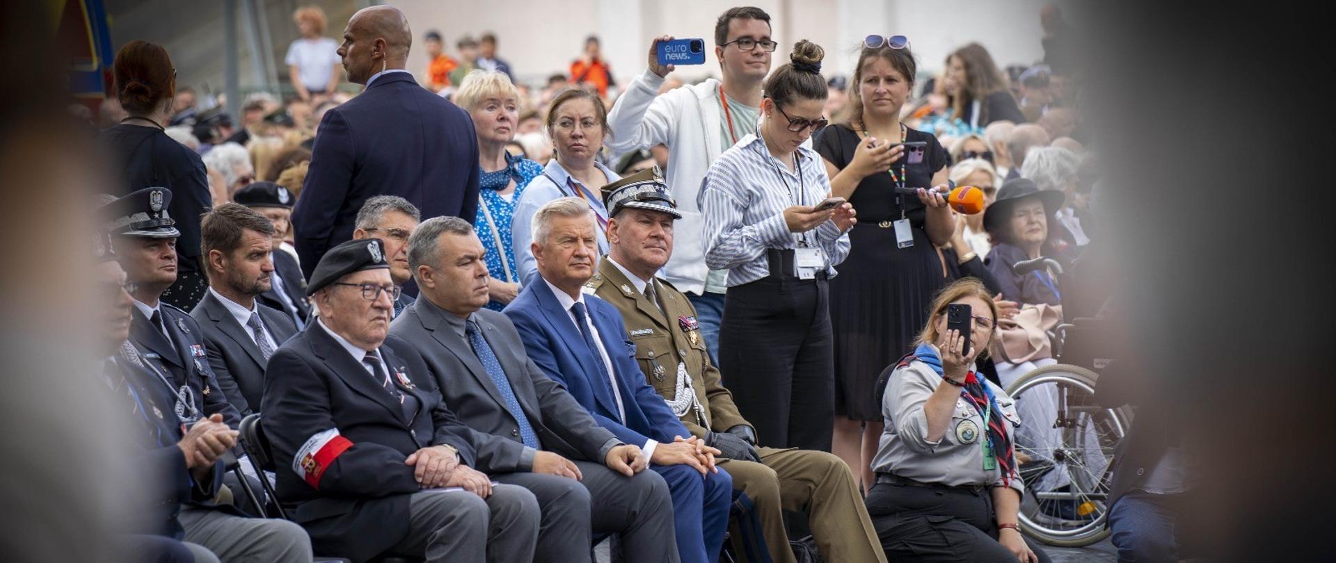 30 lipca br. w Parku Wolności przy Muzeum Powstania Warszawskiego podsekretarz stanu w MON Stanisław Wziątek uczestniczył w spotkaniu Powstańców z prezydentem RP Andrzejem Dudą oraz prezydentem Warszawy Rafałem Trzaskowskim. Podczas wydarzenia odbyła się uroczystość nadania orderów i odznaczeń państwowych.