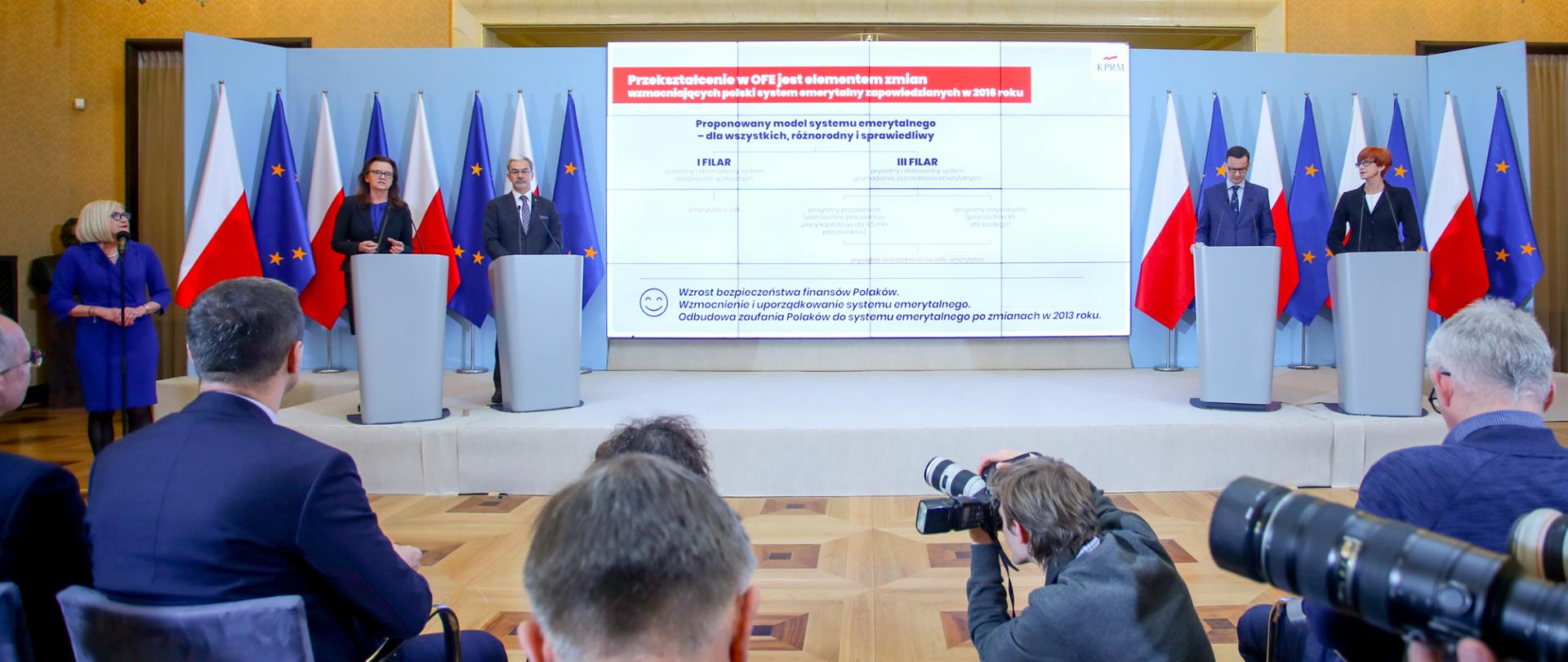 Konferencja prasowa z udziałem premiera Mateusza Morawieckiego i ministra Jerzego Kwiecińskiego