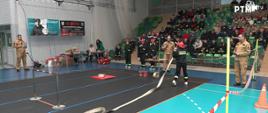 Członkowie MDP podczas zawodów halowych sportowo - pożarniczych