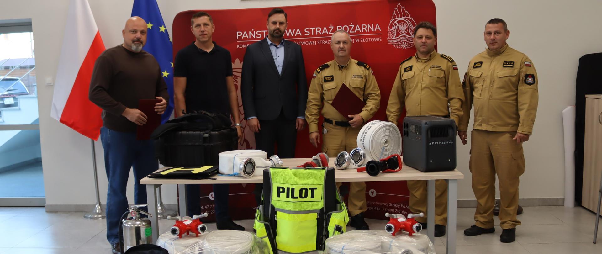 Przekazanie sprzetu dla JRG Złotów