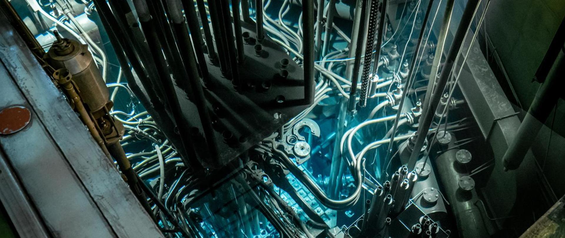 Cherenkov radiation in the reactor