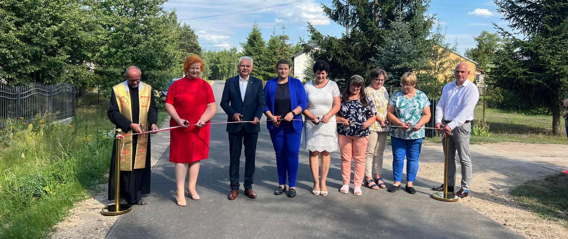 W Białobrzegach oddano do użytku przebudowaną drogę gminną
