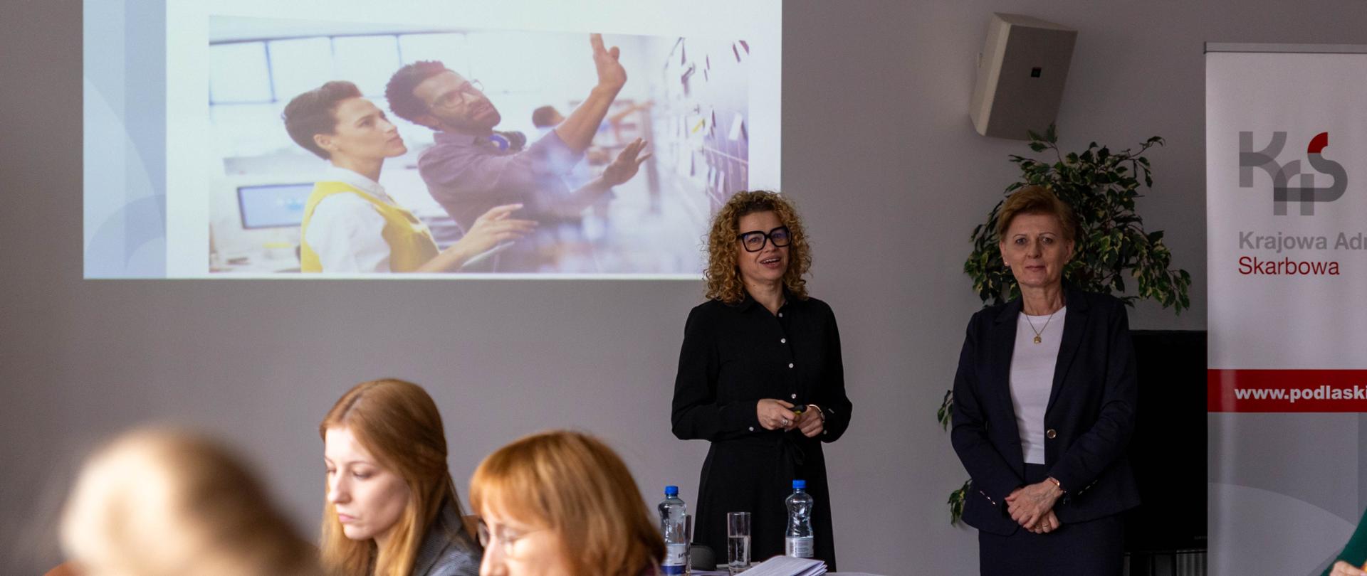 Przedstawicielki podlaskiej KAS podczas spotkania z pracownikami powiatowych urzędów pracy