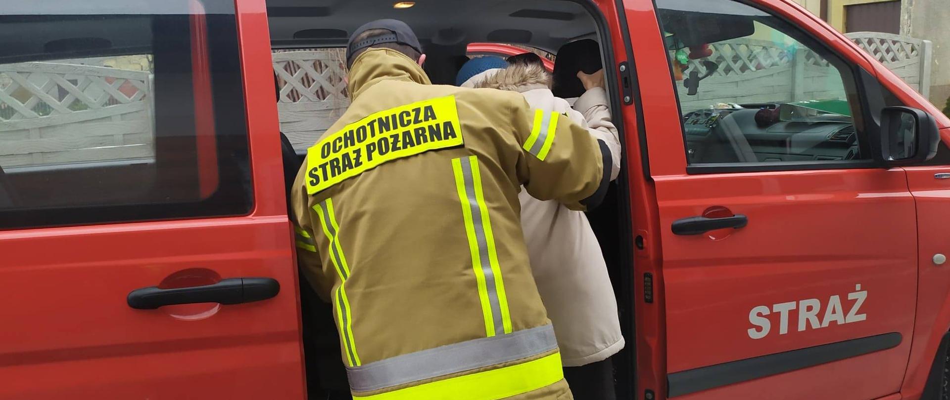 Dowóz osób powyżej 70-roku życia na szczepienia przeciwko COVID-19 przez Ochotnicze Straże Pożarne