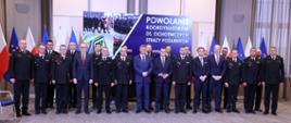 Zdjęcie przedstawia szesnastu zastępców komendantów wojewódzkich PSP, koordynatorami ds. Ochotniczych Straży Pożarnych