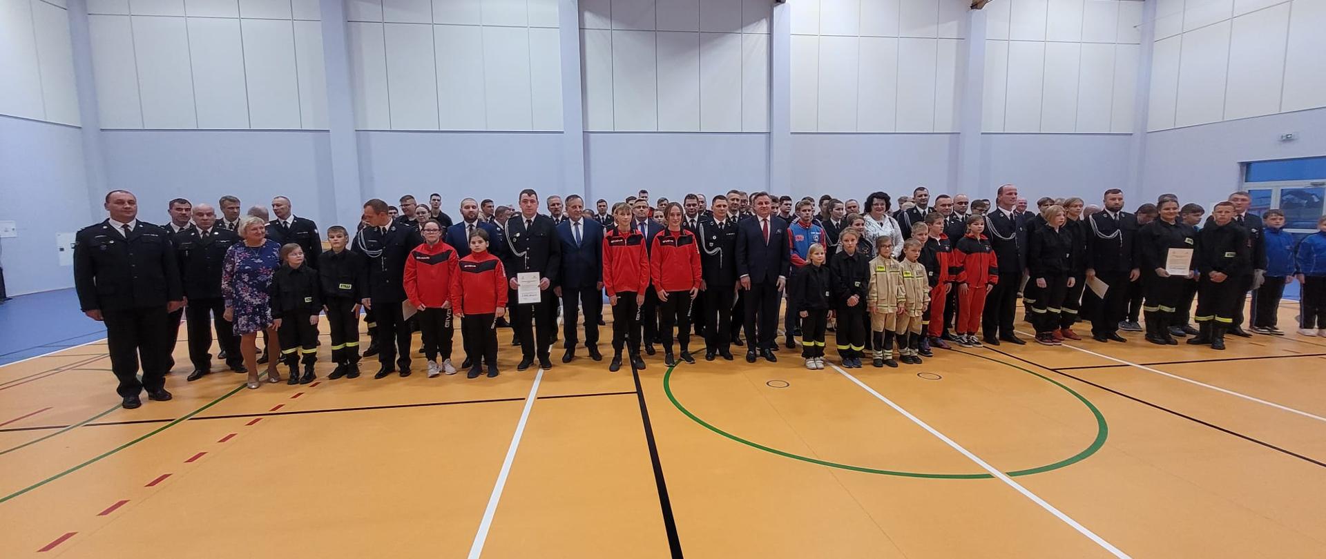 Uroczystość wręczenia promes dotacji celowej dla Ochotniczych Straży Pożarnych na zakup sprzętu dla członków Młodzieżowych Drużyn Pożarniczych