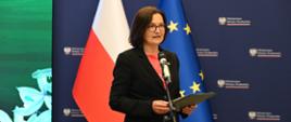 Wiceministra Anita Sowińska podczas wręczenia Odznak Honorowych „Za Zasługi dla Ochrony Środowiska i Klimatu”