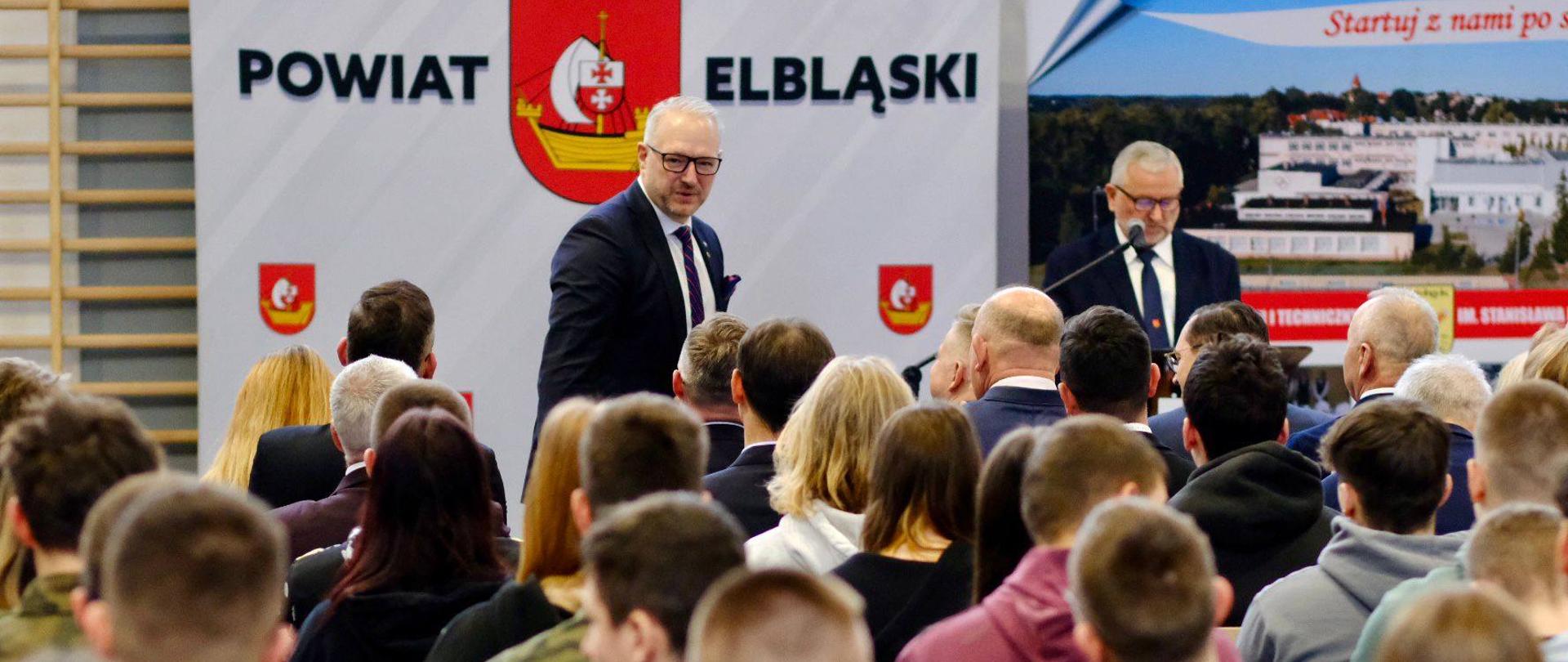 Wojewoda na spotkaniu z uczniami