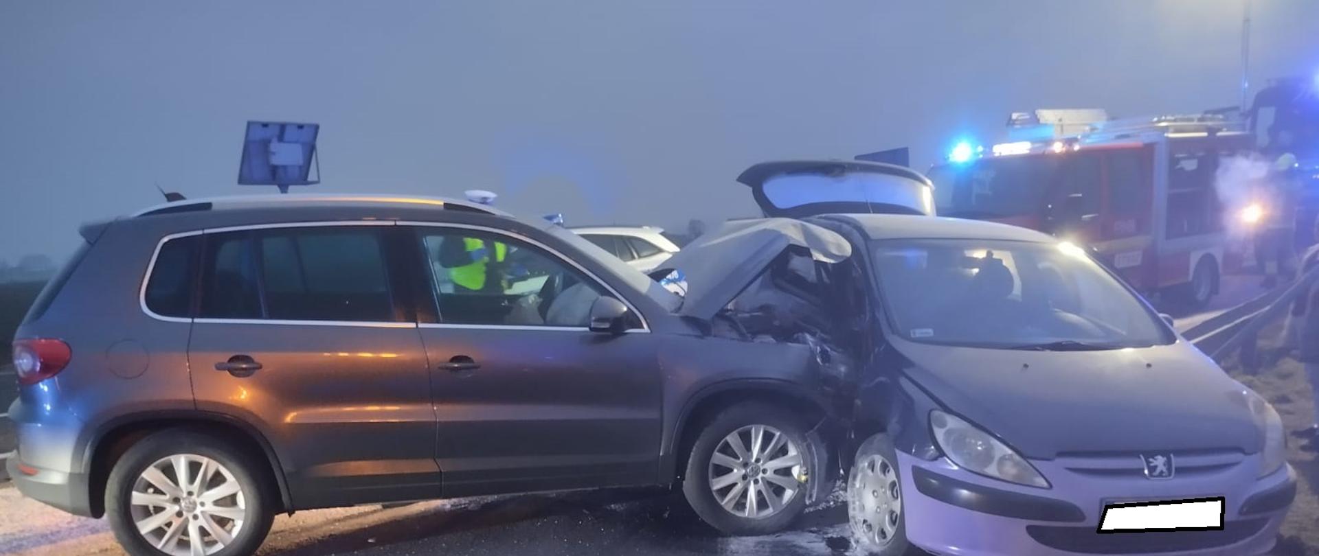 Zderzenie dwóch pojazdów osobowych w miejscowości Aleksandrów