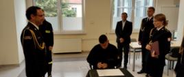 Uroczyste ślubowanie nowo przyjętych strażaków w Komendzie Miejskiej Państwowej Straży Pożarnej w Rybniku 