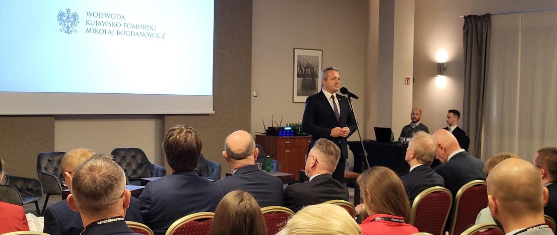 Wiele osób podczas konferencji