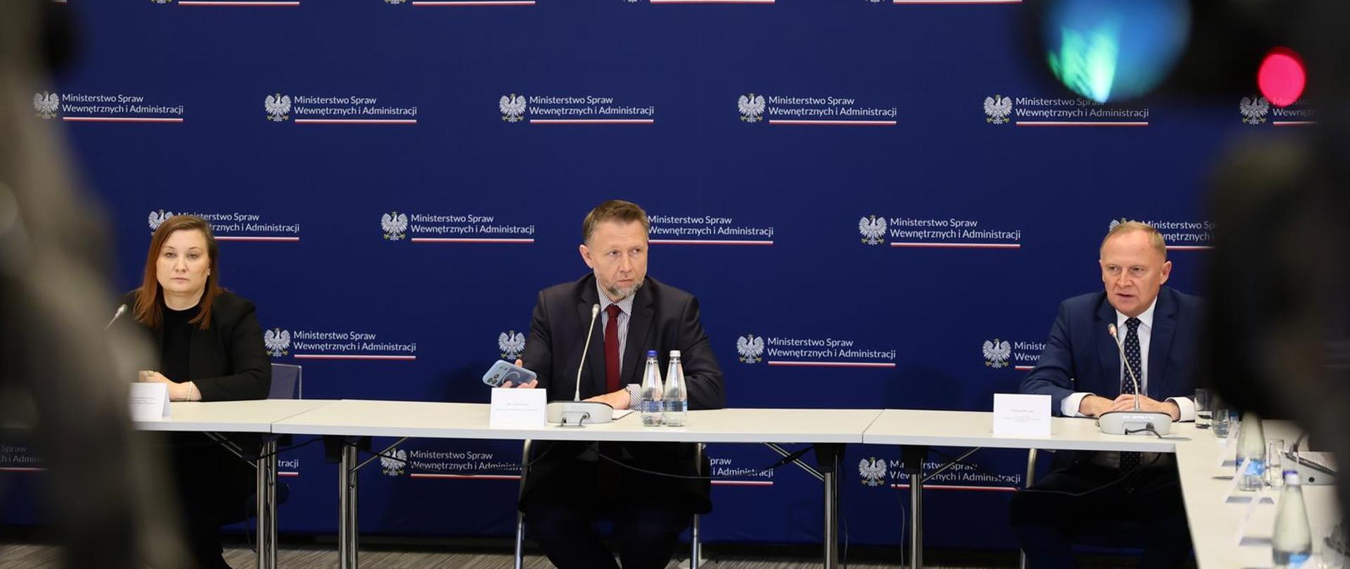 Odprawa Ministra Spraw Wewnętrznych i Administracji z przedstawicielami Policji oraz Ministerstwa Edukacji Narodowej
