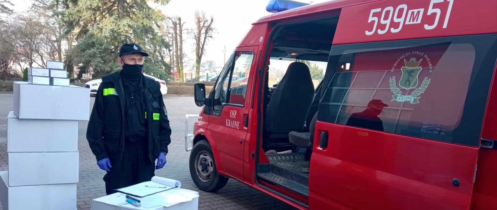 Strażacy dostarczyli do parafii 99 tyś. maseczek ochronnych oraz 600 litrów płynu do dezynfekcji