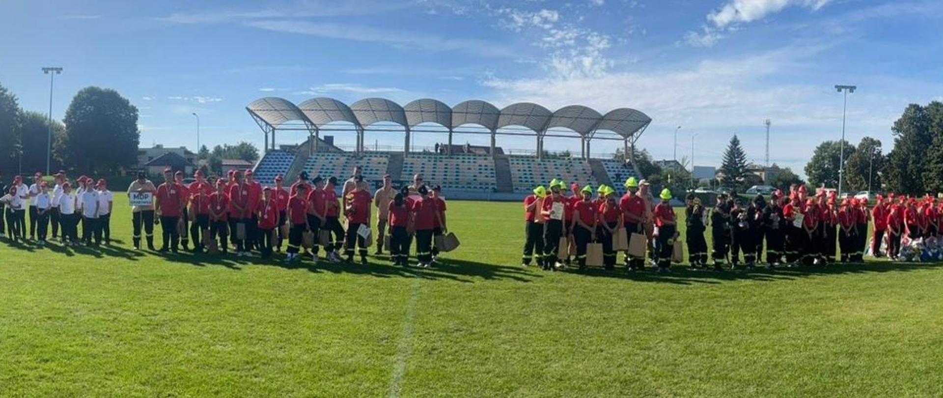 Na zdjęciu widzimy uczestników zawodów Powiatowych Młodzieżowych Drużyn Pożarniczych 