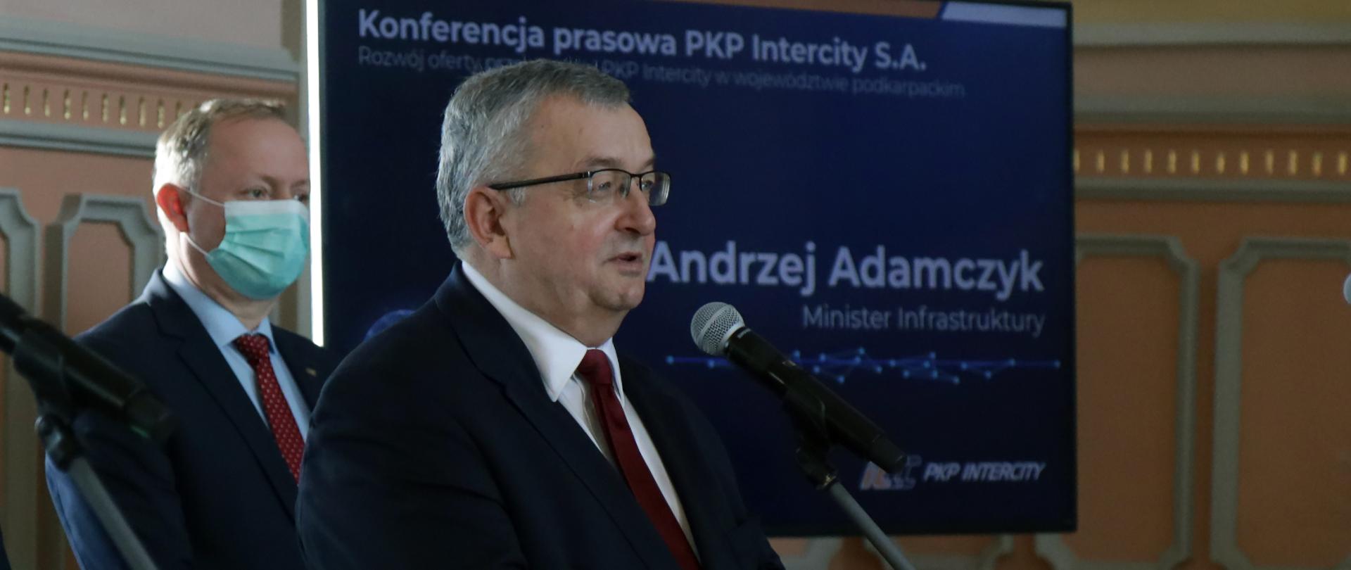 Minister Andrzej Adamczyk wziął udział w konferencji prasowej dot. nowego rozkładu jazdy na polskiej kolei 