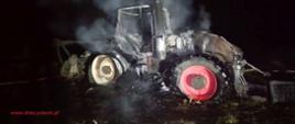 Na zdjęciu znajduje się spalony ciągnik rolniczy