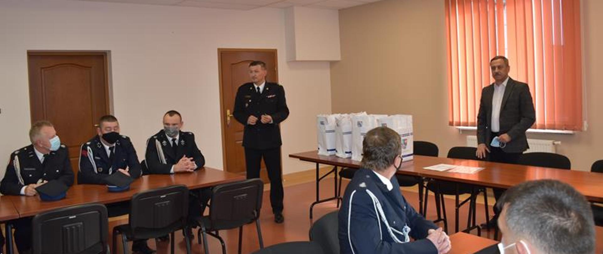 Przekazanie pulsoksymetrów w powiecie staszowskim