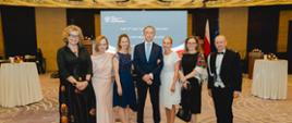 Personel Ambasady RP w Kuala Lumpur, od Lewej: JoAnna Jurczyga, Barbara Buratyńska, Anna Karolina Braniecka-Wadke, Ambasador Krzysztof Dobrowolski, Agnieszka Dobrowolska-Czewnik, Magdalena Paily, Płk Jacek Buratyński