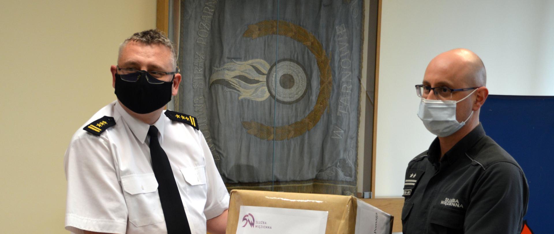 Przekazanie maseczek przez Zakład Karny w Tarnowie