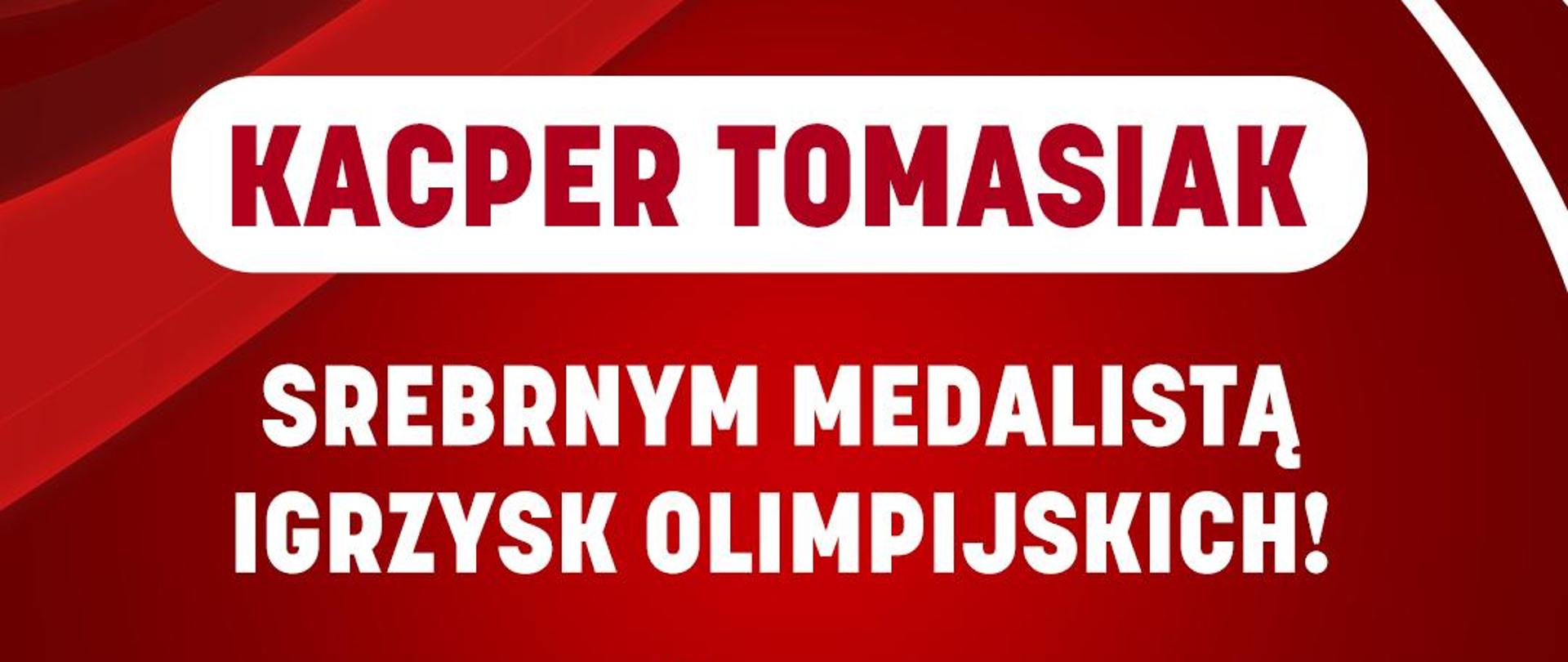 Kacper Tomasiak Srebrnym Medalistą Igrzysk Olimpijskich. Grafika na czerwonym tle, biała czcionka.