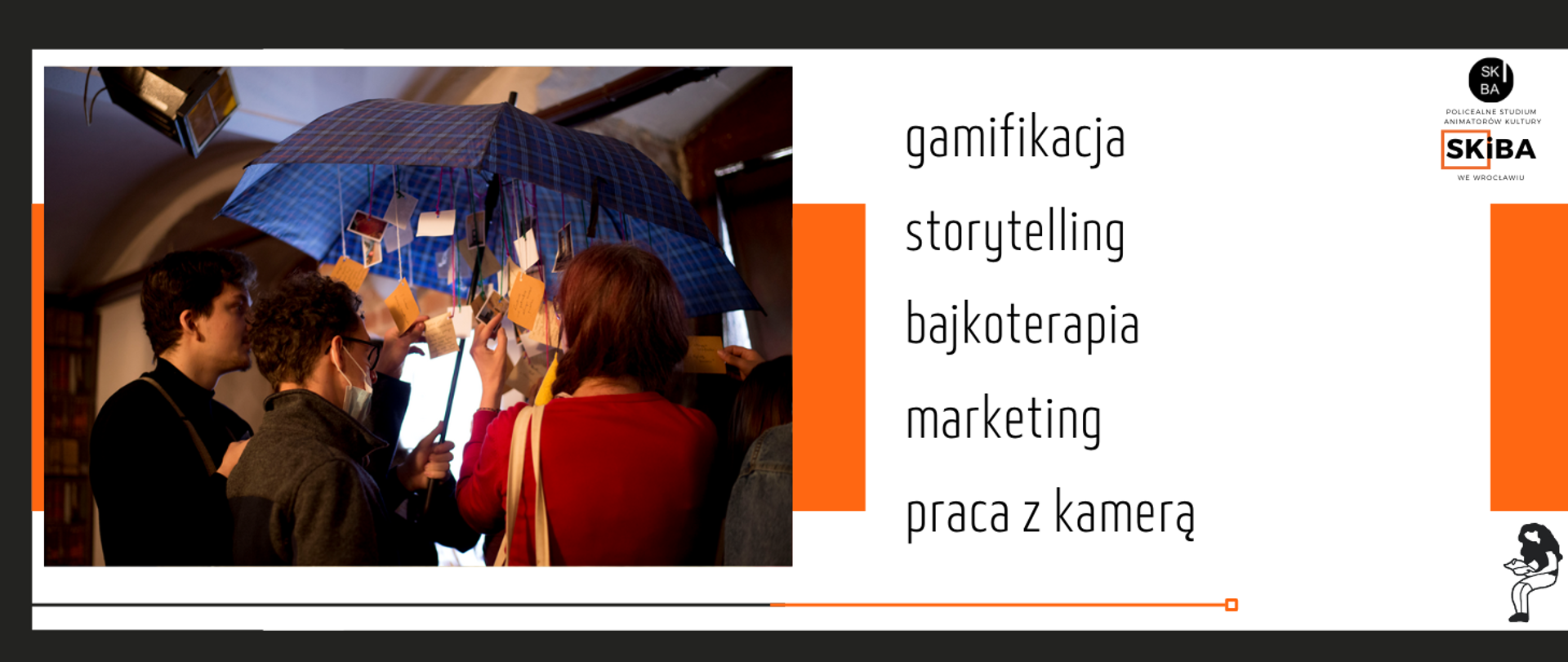 grafika, na niej po lewej stronie zdjęcie, na którym grupa trzech osób stoi pod parasolem, pod kopułą parasola na kolorowych tasiemkach podwieszone sa karteczki z cytatami, po prawej stronie napisy pionowo w dół: gamifikacja, storytelling, bajkoterapia, marketing, praca z kamerą