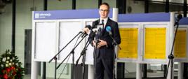 Minister infrastruktury Dariusz Klimczak w trakcie wypowiedzi