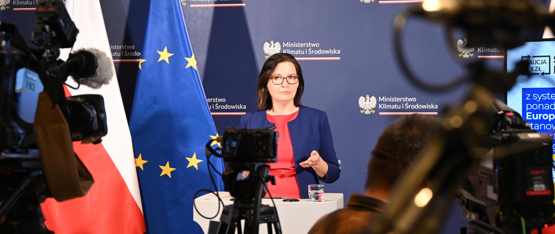 Konferencja prasowa wiceministry Anity Sowińskiej na temat systemu kaucyjnego.