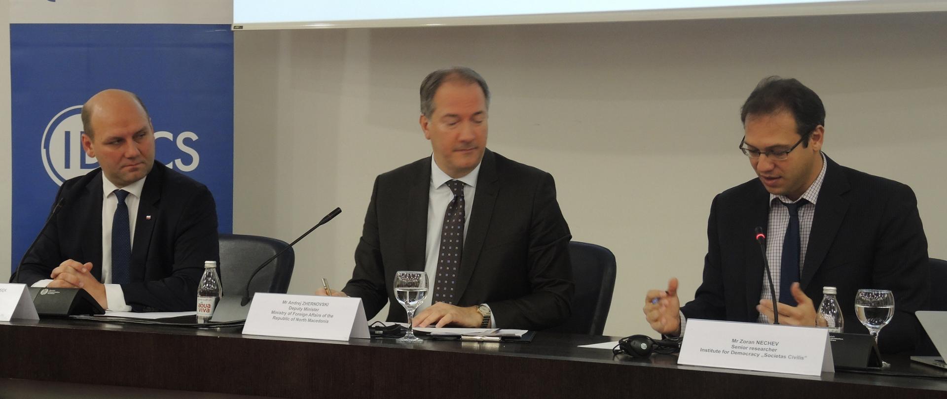 Wiceminister Szymon Szynkowski vel Sęk w Skopje