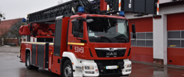 Przód ciężkiej drabiny mechanicznej na podwoziu MAN, zabudowa Rosenbauer