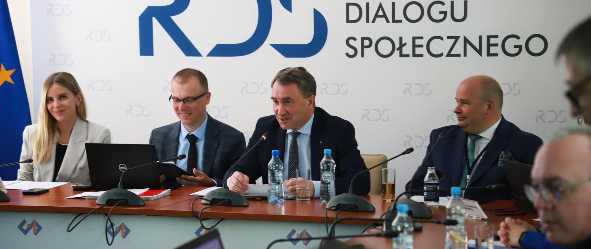 Minister Marek Kos na spotkaniu Trójstronnego Zespołu do Spraw Ochrony Zdrowia