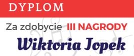 Grafika przedstawia dyplom utrzymany w biało-czerwonej kolorystyce z jasnym tłem ozdobionym motywami nut oraz ilustracjami instrumentów muzycznych i zapisów nutowych. W centralnej części umieszczono informację o przyznaniu III Nagrody Wiktorii Jopek w III Ogólnopolskim Konkursie „Mistrz Miniatury 2026”, a poniżej znajdują się nazwiska członków jury. Na dyplomie podano także miejsce i termin konkursu: Poznań, 6–8 czerwca 2026 roku.