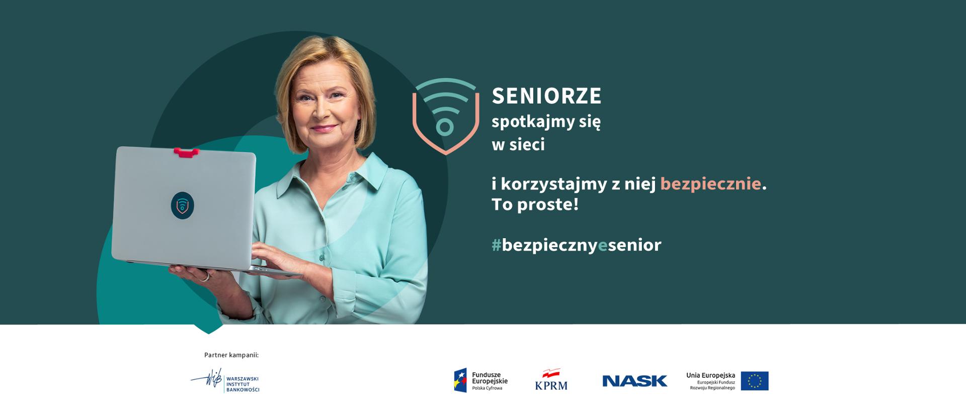 Grafika na ciemnozielonym tle. Z lewej strony trzymająca w rękach laptopa Barbara Bursztynowicz. Z prawej strony tekst "Seniorze, spotkajmy się w sieci i korzystajmy z niej bezpiecznie. To proste! #bezpiecznyesenior 