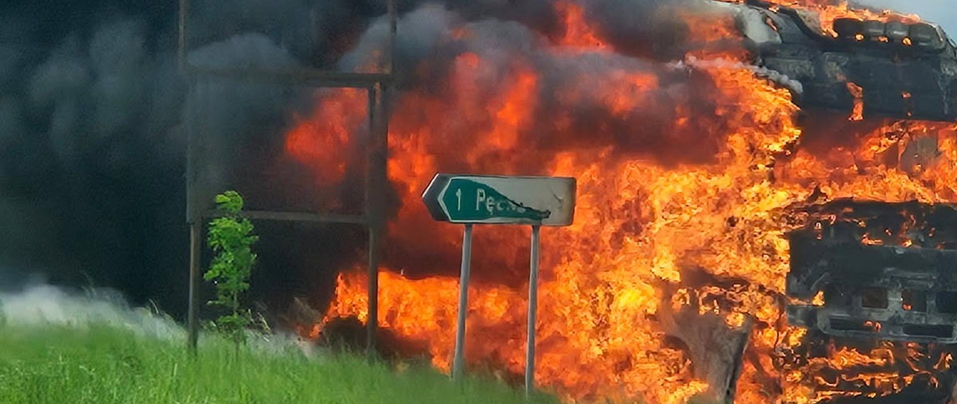 Pożar samochodu ciężarowego w miejscowości Pęchów