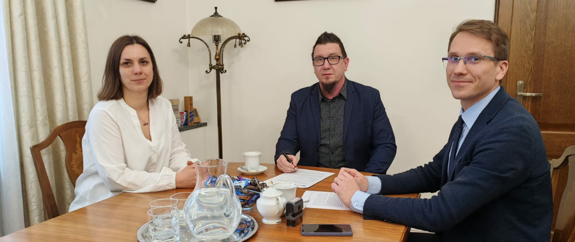 Podpisaliśmy kolejne porozumienie na rzecz ochrony i utrzymania naszych lokalnych cieków wodnych!
„Konserwacja Kanału Żeglownego łączącego jezioro Sarcze z jeziorem Długie (Logo) – prace utrzymaniowe w m. Trzcianka, gm. Trzcianka, pow. czarnkowsko‑trzcianecki, woj. wielkopolskie”.