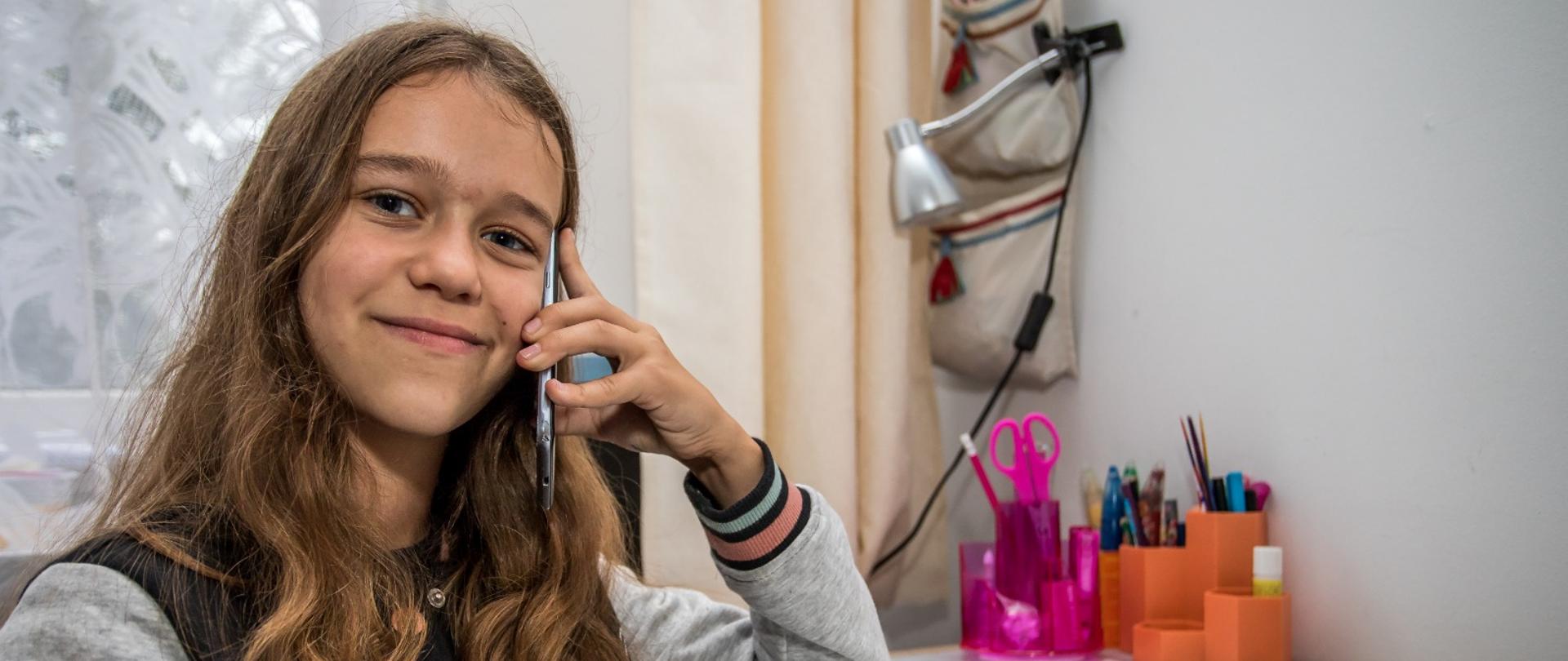 Dzielna Maja uratowała mamę – na zdjęciu uśmiechnięta Maja