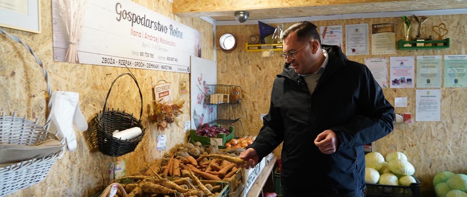 Minister Stefan Krajewski w Gospodarstwie Ilony i Andrzeja Wasieczko