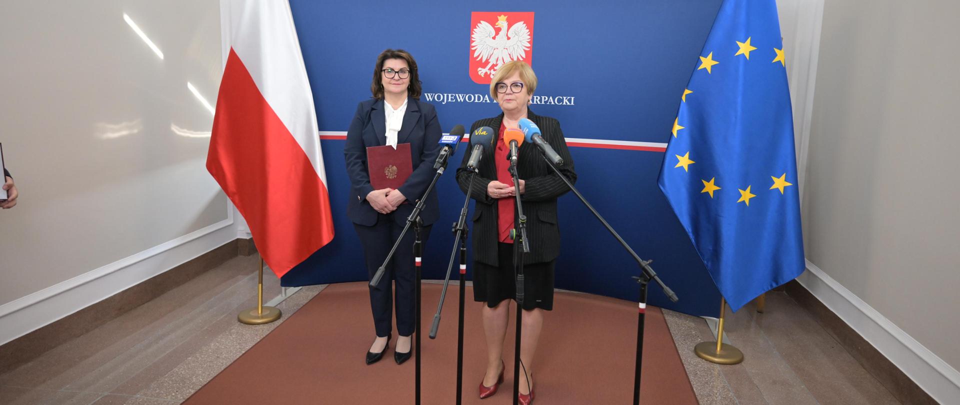 Zdjęcie przedstawia wojewodę podkarpackiego Teresę Kubas-Hul podczas konferencji prasowej