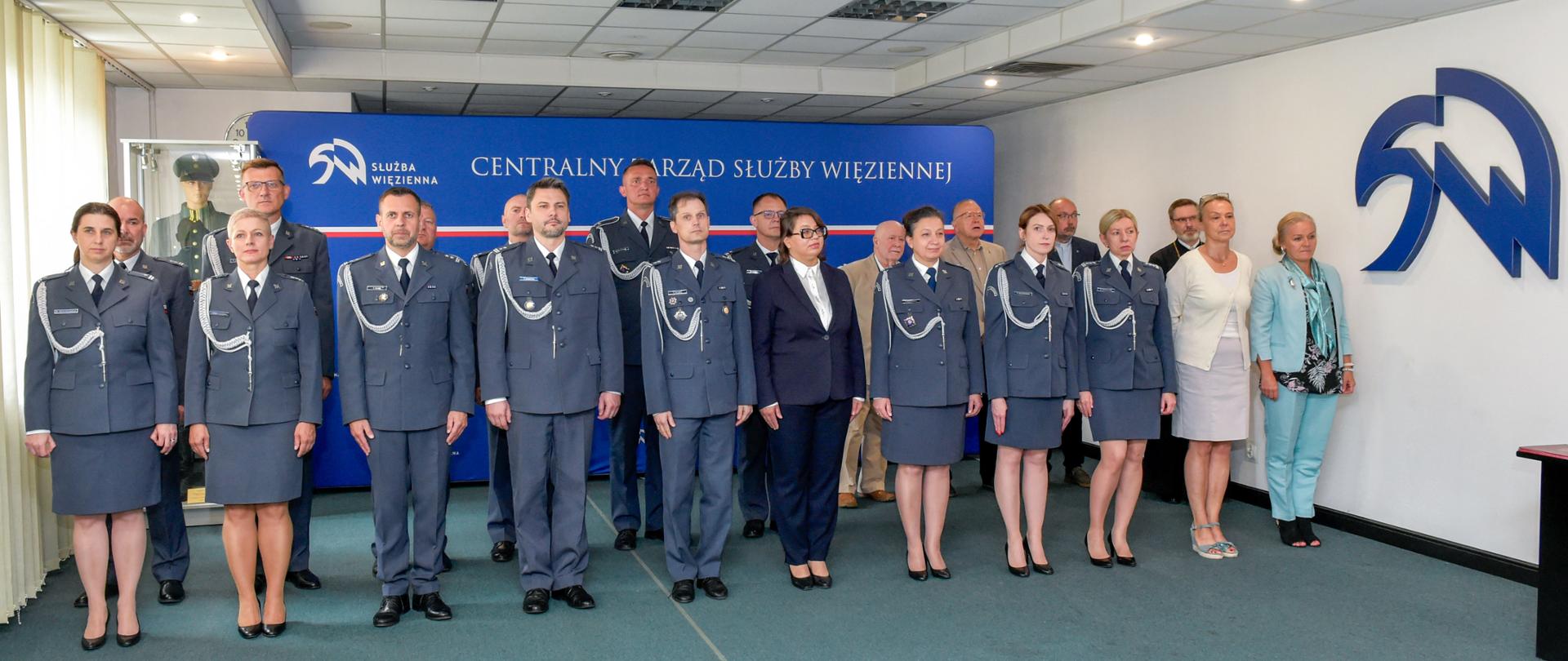 Uznanie dla służby i odwagi. Wręczono awanse i odznaczenia dla Służby Więziennej