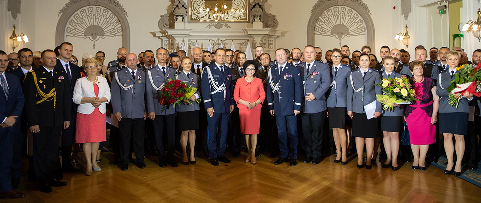 Uczestnicy Obchodów Święta Policji w Legnicy