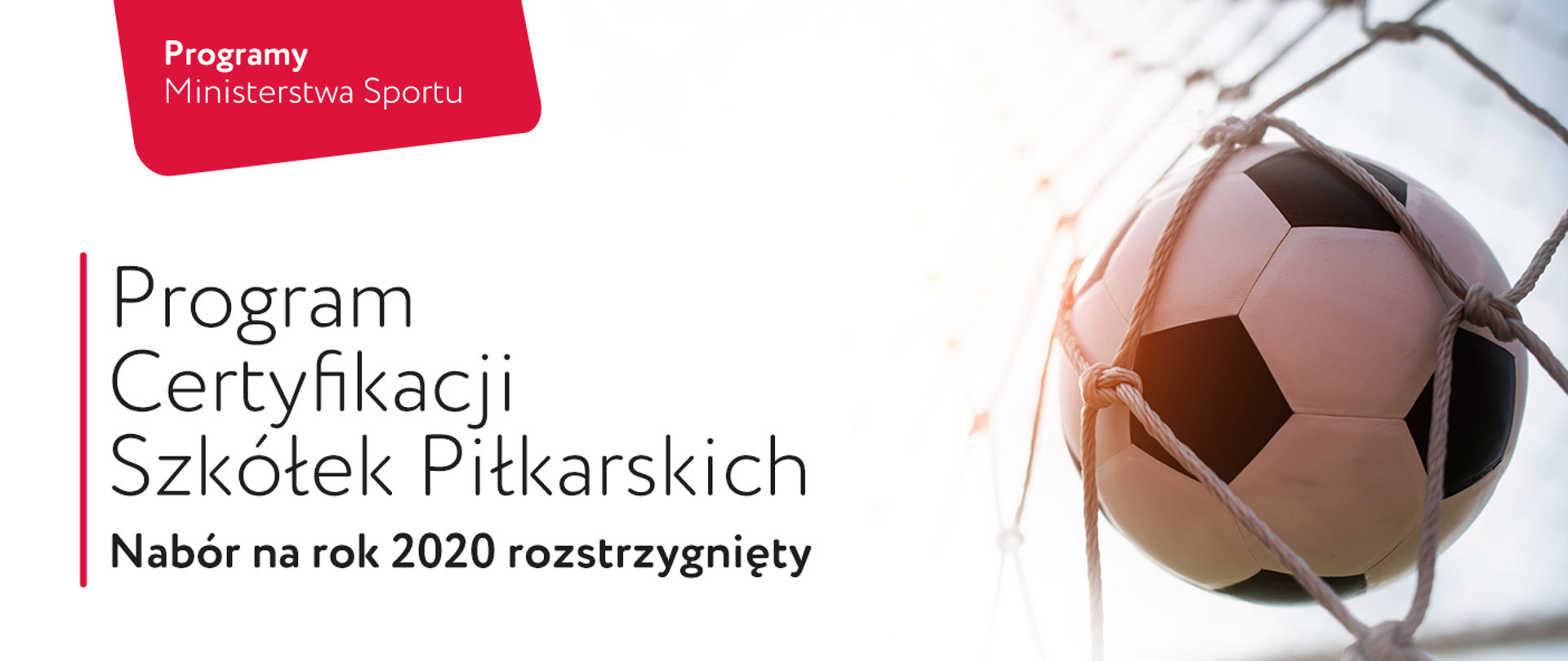 Grafika z napisem "Program Certyfikacji Szkółek Piłkarskich - Nabór na rok 2020 rozstrzygnięty". Po prawej stronie piłka nożna w siatce branki.
