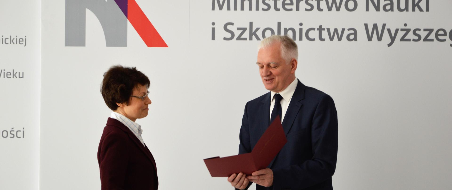 Minister Gowin wręcza powołania nowym członkom KPN