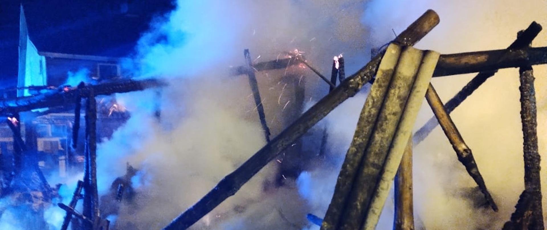 Pożar budynków gospodarczych w miejscowości Śmiadowo - zgliszcza budynku