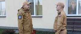Na zdjęciu Z-ca Dowódcy JRG składa raport Komendantowi Powiatowemu PSP w Rypinie